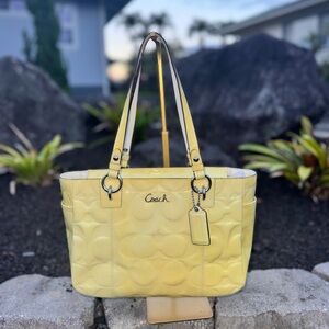 Coach NWT with Flaws Embossed Patent Leather Tote Yellow Ivory 2011